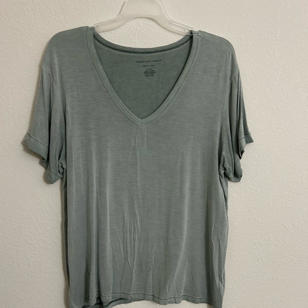 American Eagle Outfitters Women's Light Gray V-Neck Tee